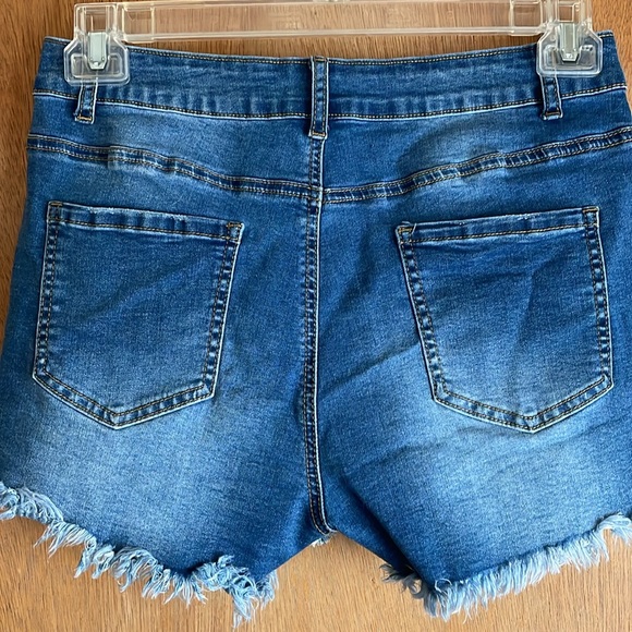 Sz L Cut-Off Jean Shorts - Picture 2 of 6